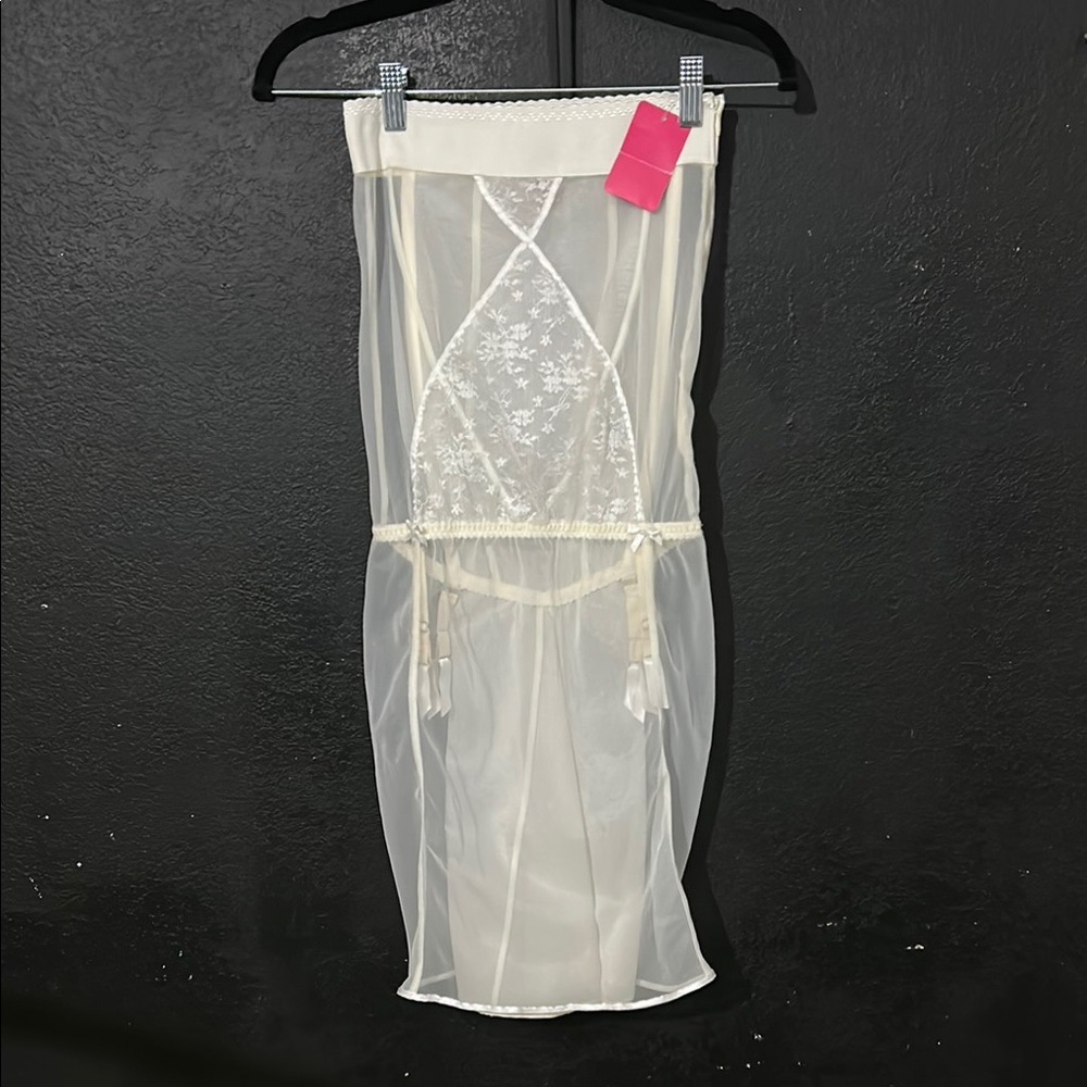 Vintage Elegant Cream Lace Sheer Nightgown